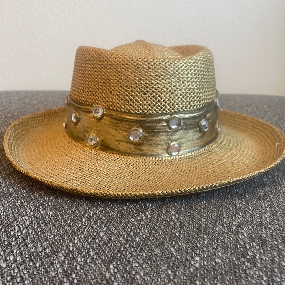 Gold summer hat - Picture 1 of 3